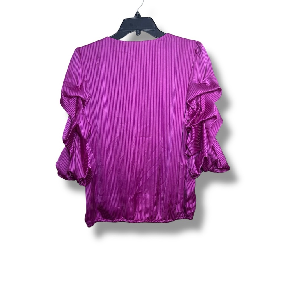 Vince Camuto V-neck Bubble Sleeve Satin Stripe Top in vibrant fuschia Size: M - Picture 2 of 4